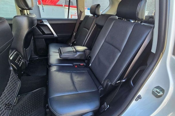 2023 Toyota Prado GXL image 4