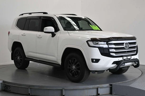 2022 Toyota Landcruiser VX image 3