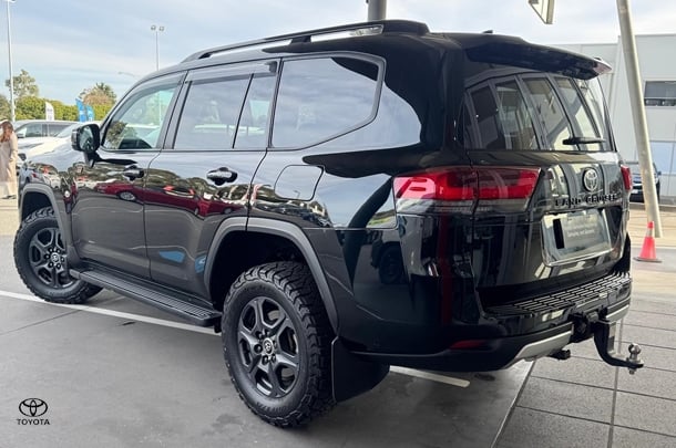 2023 Toyota Landcruiser GR-S image 4