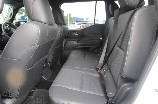 2024 Toyota Prado VX image 13