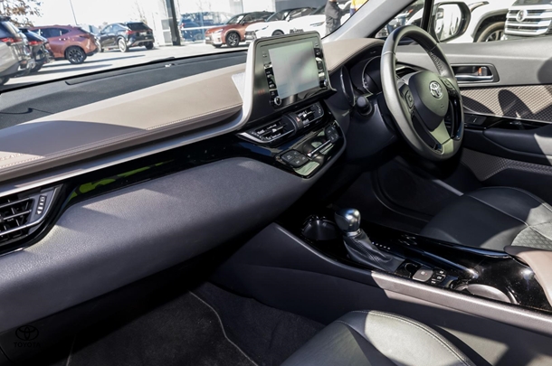 2022 Toyota C-HR Hybrid Koba 2WD image 8