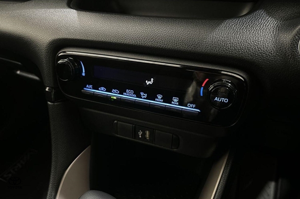 2023 Toyota Yaris Hybrid SX image 21