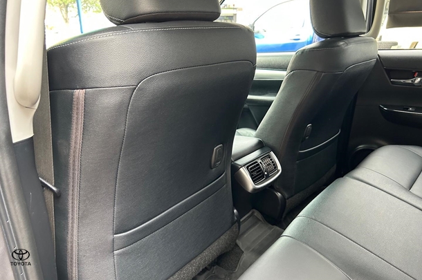 2022 Toyota Hilux 4x4 SR5 image 26