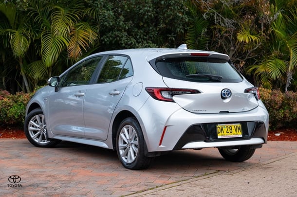 2024 TOYOTA Corolla Hatch Hybrid Ascent Sport image 2