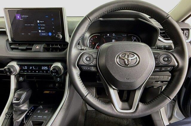 2022 Toyota RAV4 GXL image 18