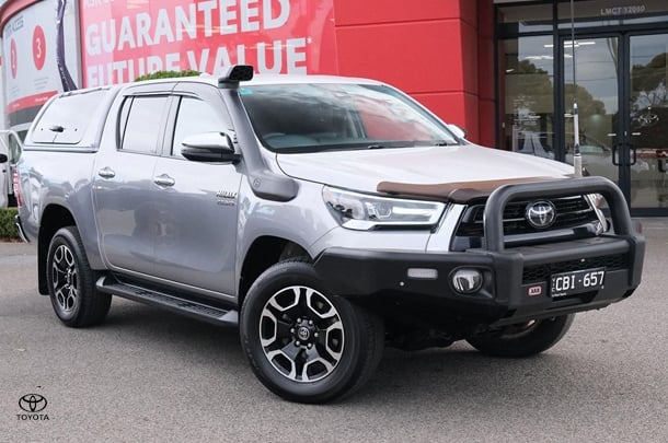 2022 Toyota Hilux SR5 image 1