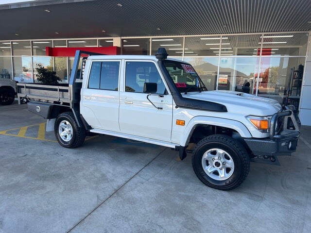 2023 Toyota LC Military GXL image 4