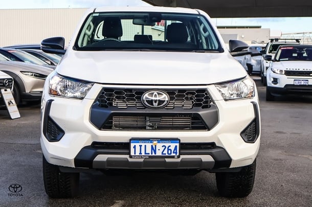 2024 Toyota HILUX SR image 4