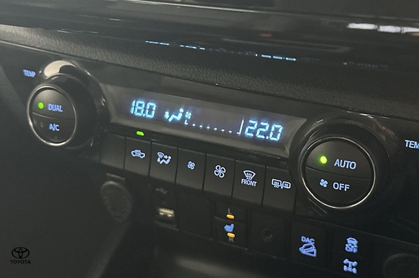 2022 Toyota Hilux SR5 image 25