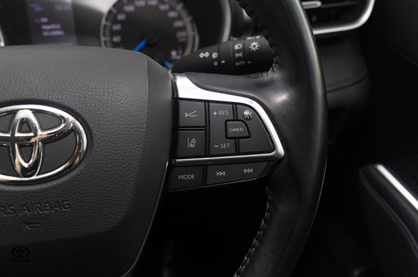 2021 Toyota KLUGER HYBRID GX AWD image 12