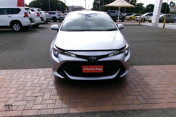 2019 Toyota Corolla Hatch Hybrid Ascent Sport image 3