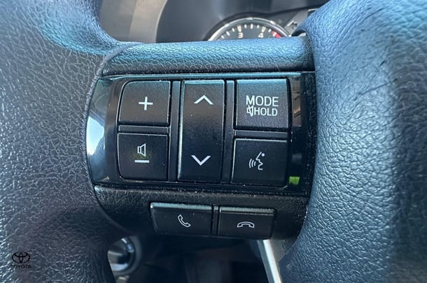 2022 Toyota Hilux SR image 17