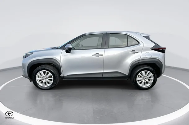 2023 Toyota Yaris Cross Hybrid GX image 5