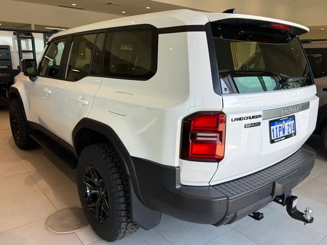 2025 Toyota Prado GX image 4