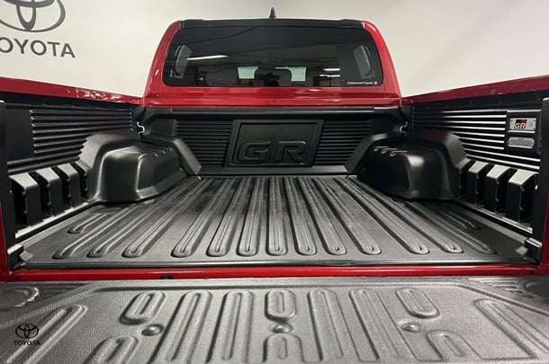 2024 Toyota Hilux GR-S image 13