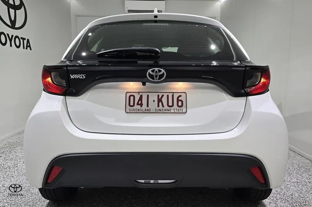 2024 Toyota Yaris Ascent Sport image 3