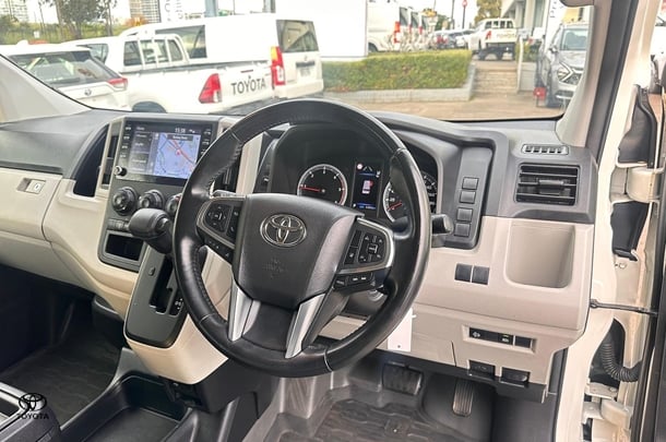 2022 Toyota HiAce LWB image 12