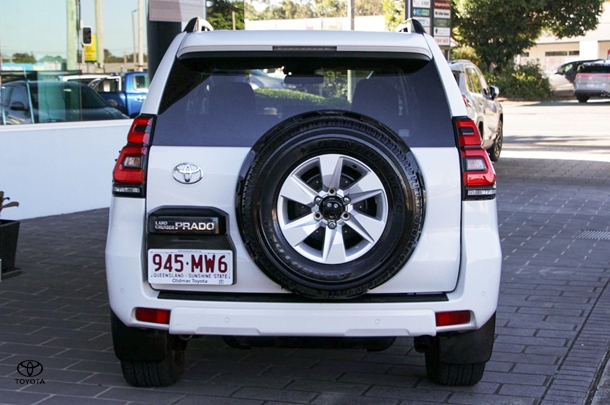 2023 Toyota Prado GXL image 6
