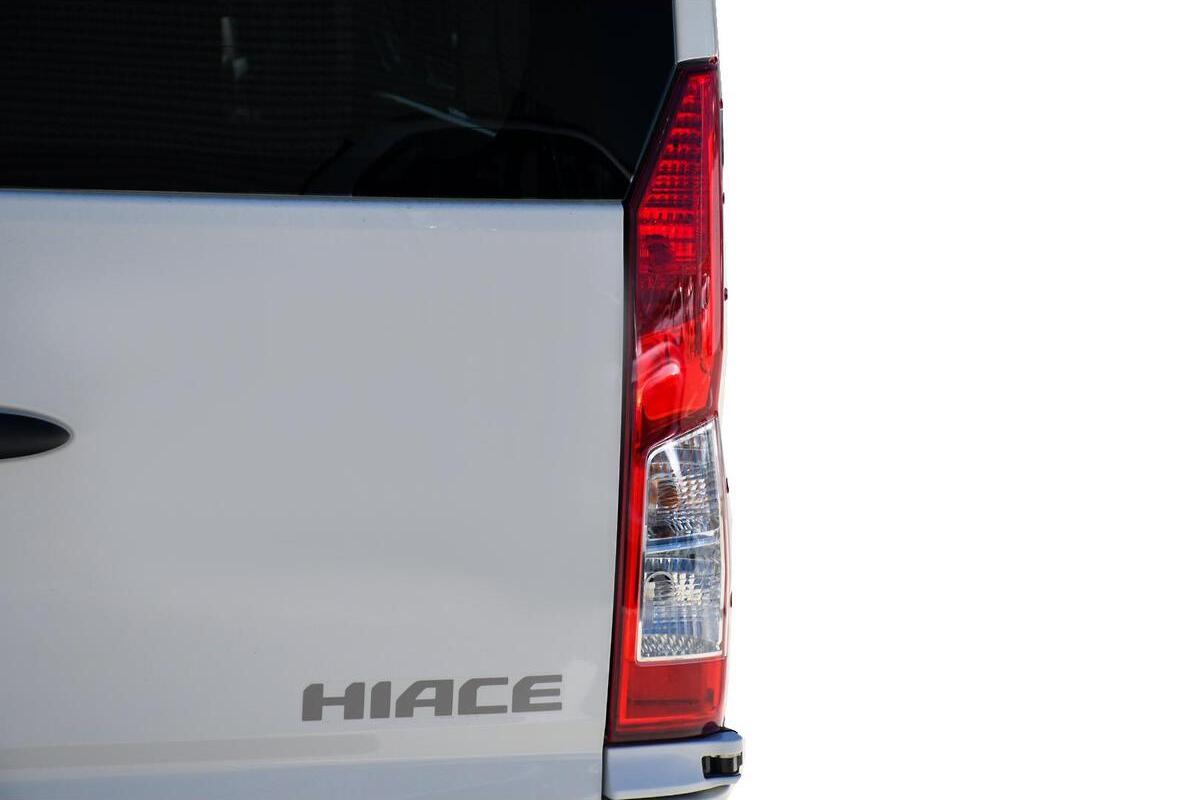 2025 Toyota Hiace LWB Auto image 6