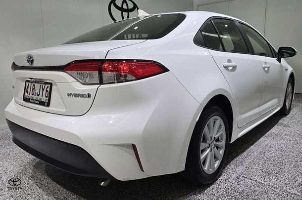 2024 Toyota COROLLA SEDAN HYBRID Ascent Sport image 2