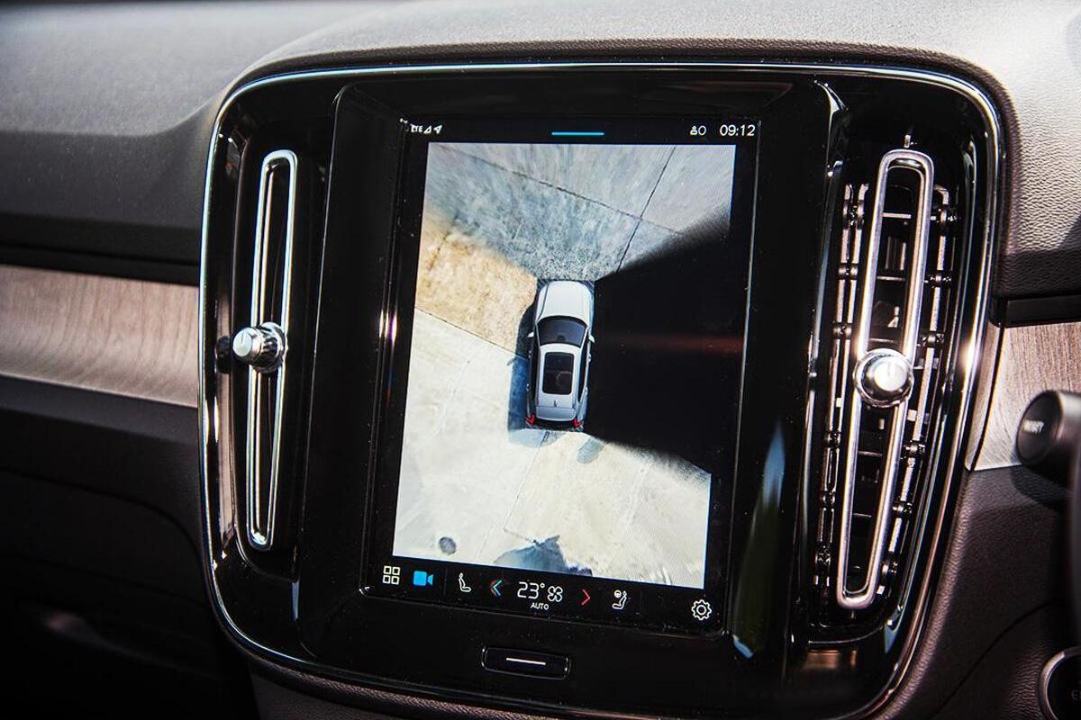 2024 Volvo XC40 Ultra B4 Dark Auto AWD MY25 image 15