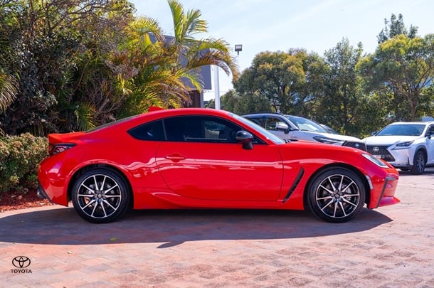 2024 TOYOTA GR86 GT image 4