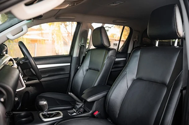 2021 Toyota HILUX SR5 image 17
