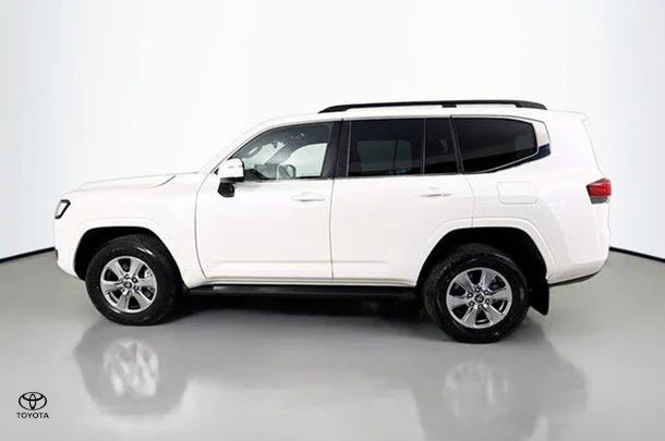 2024 Toyota LANDCRUISER VX image 4