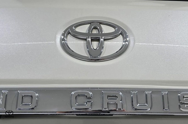 2020 Toyota Landcruiser GXL image 7