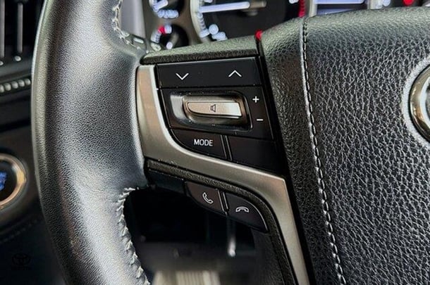 2021 Toyota LANDCRUISER GXL image 16
