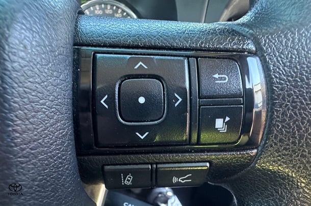 2022 Toyota Hilux SR image 18