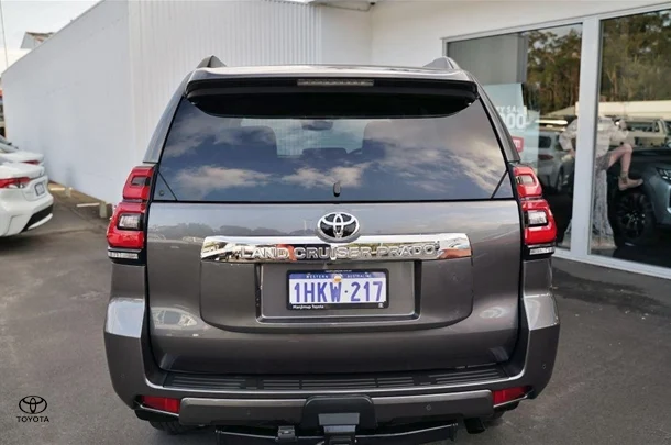 2021 Toyota Prado VX image 5
