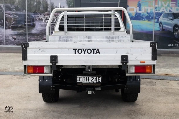 2018 Toyota Hilux 4x4 SR5 image 5