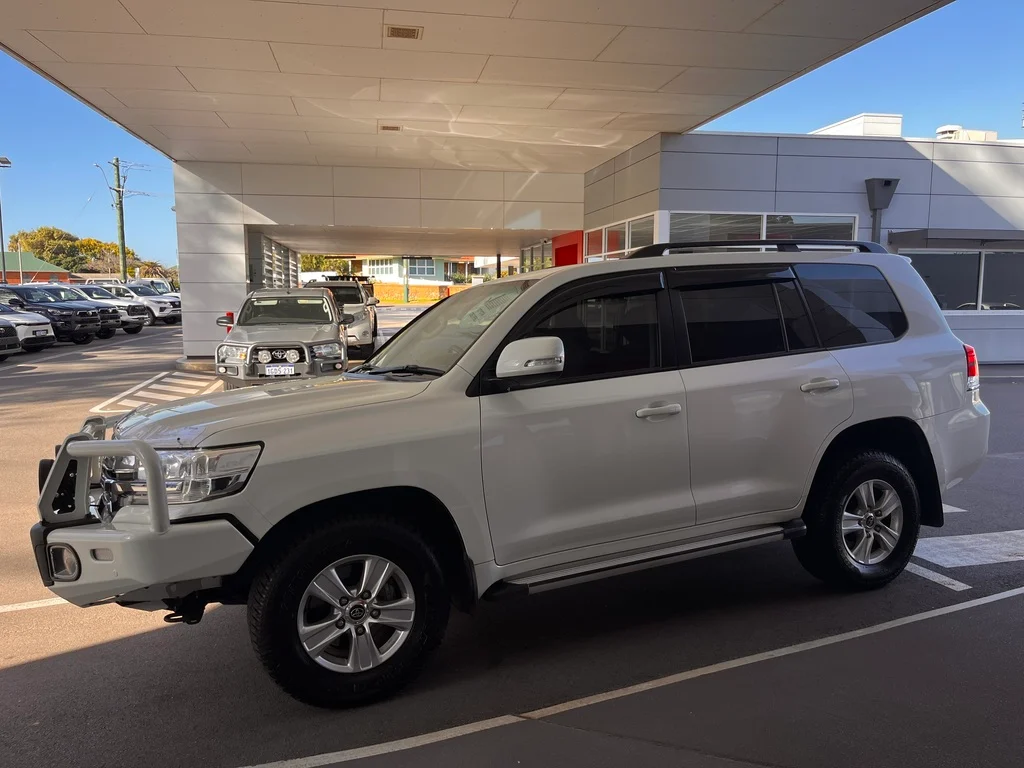 2020 Toyota Landcruiser GXL image 6