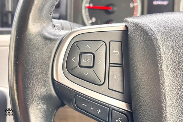 2022 Toyota HiAce LWB image 16