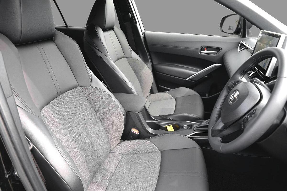 2024 Toyota Corolla Cross GXL Auto eFour image 9
