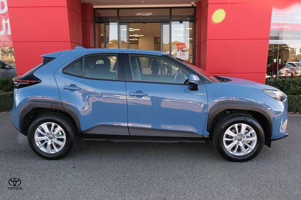 2023 Toyota Yaris Cross Hybrid GX image 5