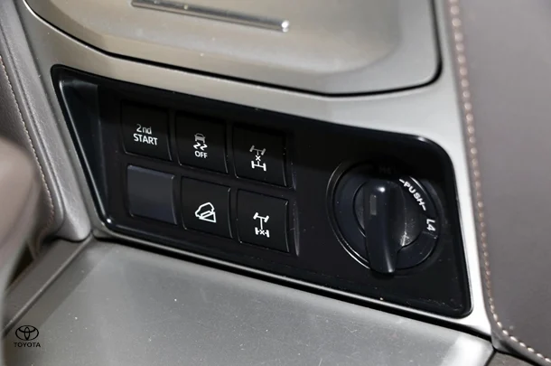 2021 Toyota Prado VX image 16