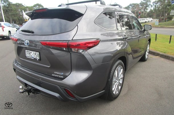 2021 Toyota Kluger Hybrid AWD GRANDE image 4