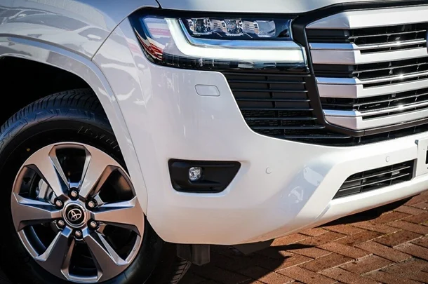 2025 Toyota Landcruiser VX image 2