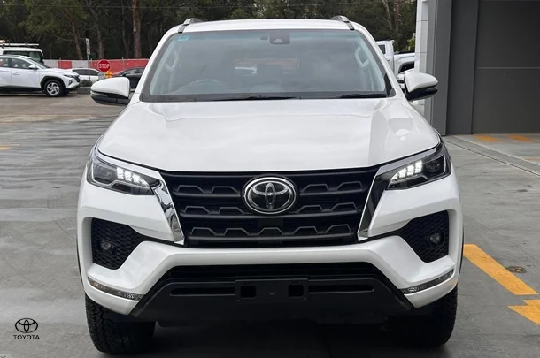 2023 Toyota Fortuner GXL image 4