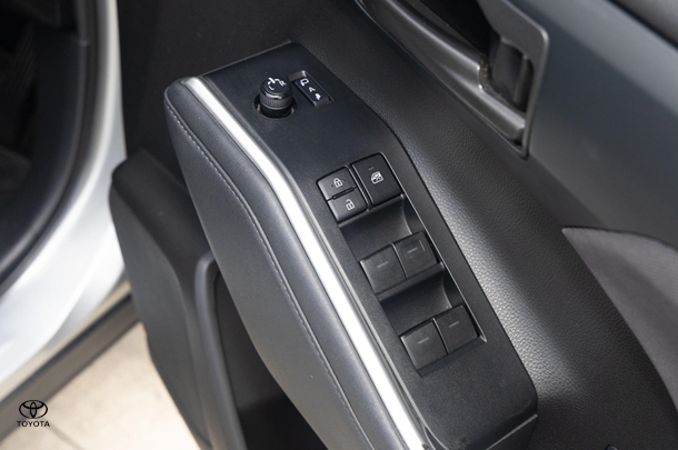 2021 Toyota KLUGER HYBRID GX AWD image 17
