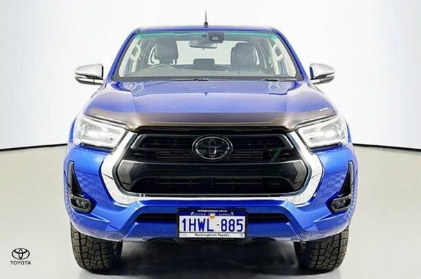 2021 Toyota Hilux SR5 image 2