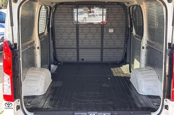 2021 Toyota HiAce LWB image 10