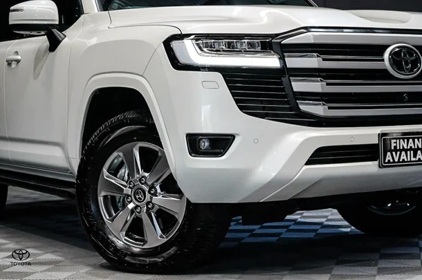 2024 Toyota Landcruiser VX image 2