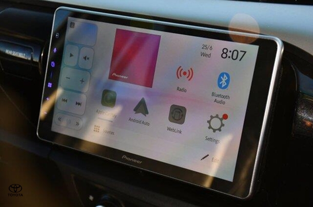 2018 Toyota Hilux SR5 image 12