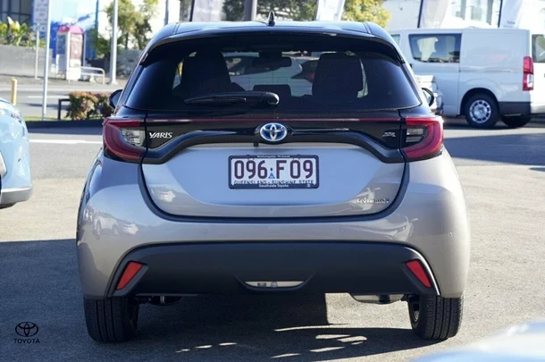 2022 Toyota Yaris Hybrid ZR image 5