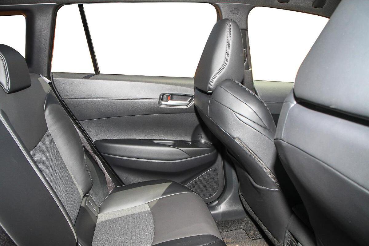 2025 Toyota Corolla Cross GXL Auto eFour image 9