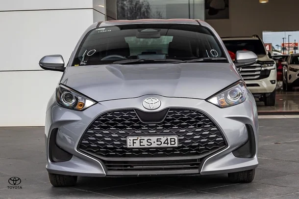 2024 Toyota Yaris Ascent Sport image 3