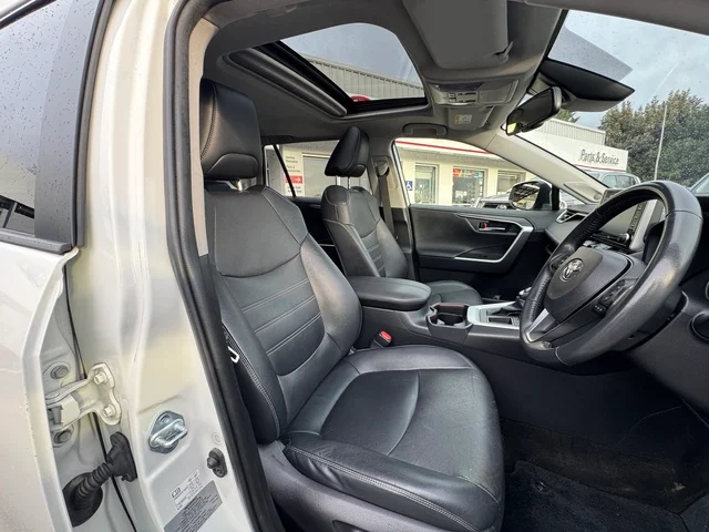 2021 Toyota RAV4 Cruiser 2WD image 9
